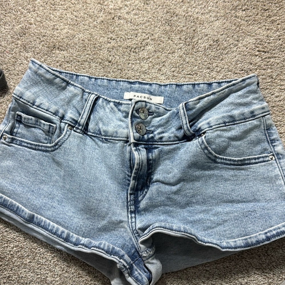 Paxson short super cute and trendy, barley worn